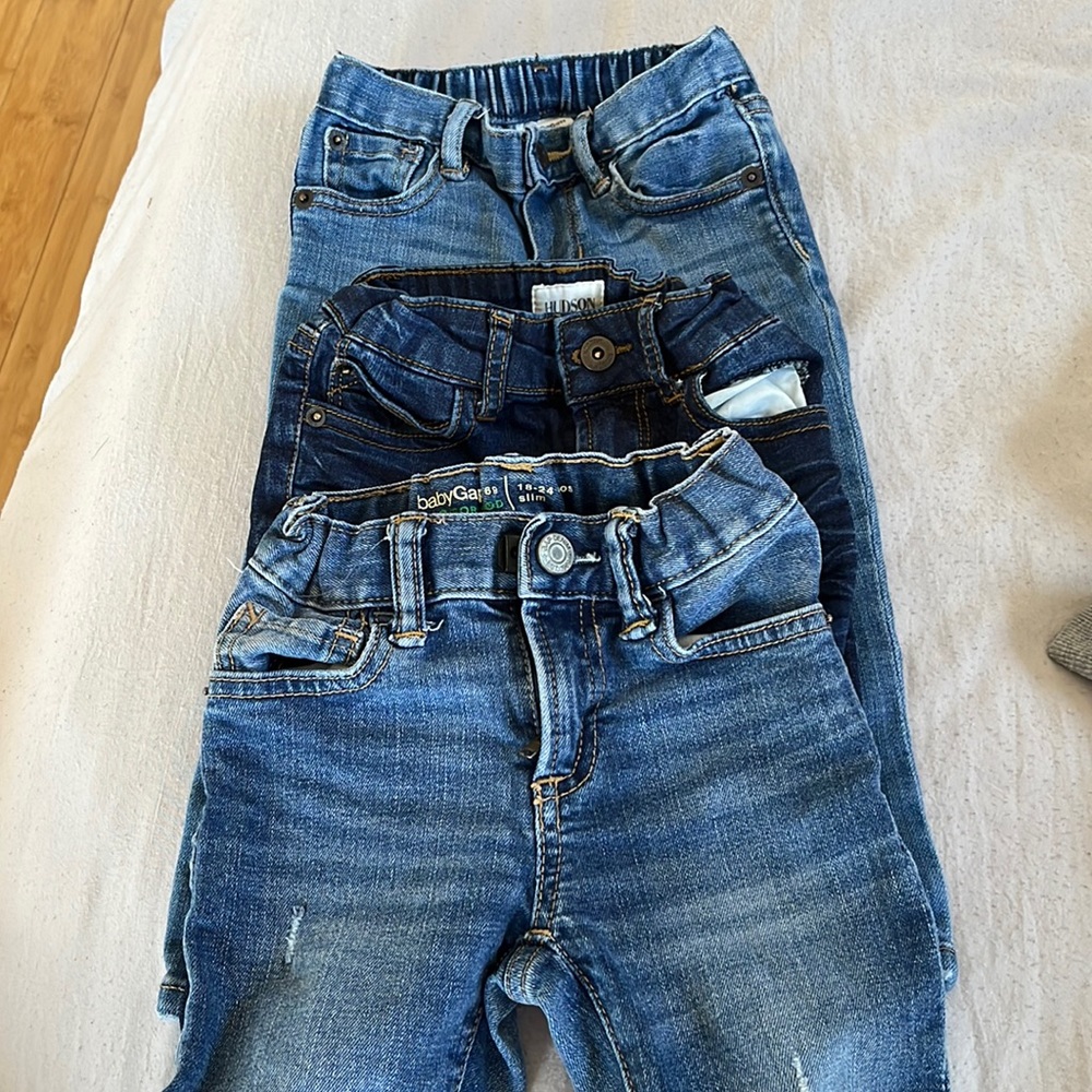 3 pairs of jeans : Hudson (1pair) and gap (2pair) all three 18-24 months